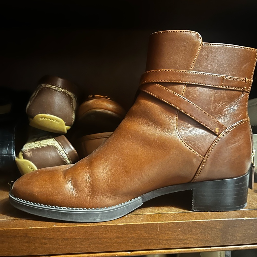 Tory Burch Saddle Brown Boots size 8. Great Condition.